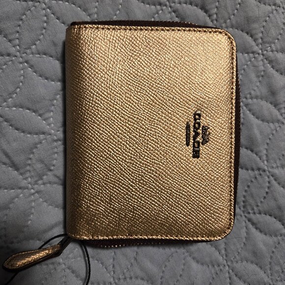 NEW: COACH 2 Fold Wallet PVC GLD - Picture 5 of 5